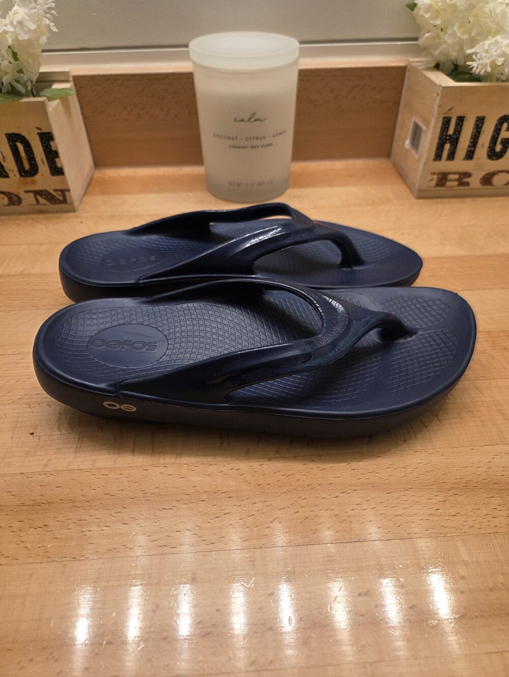 OOFOS OOlala Recovery Thong Sandals Navy Blue Womens Size 9